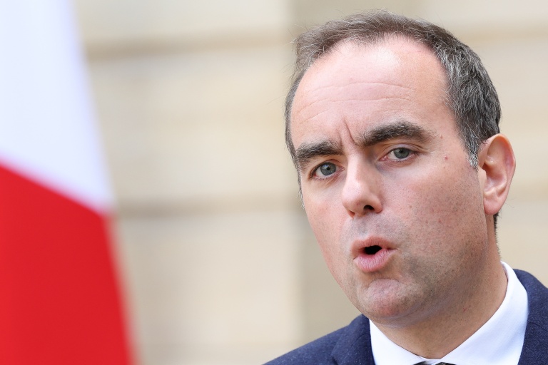 Au congrès des départements, Lecornu a les oreilles qui sifflent