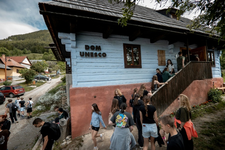 "Pas un musée" : un village slovaque classé par l'Unesco ploie sous le tourisme