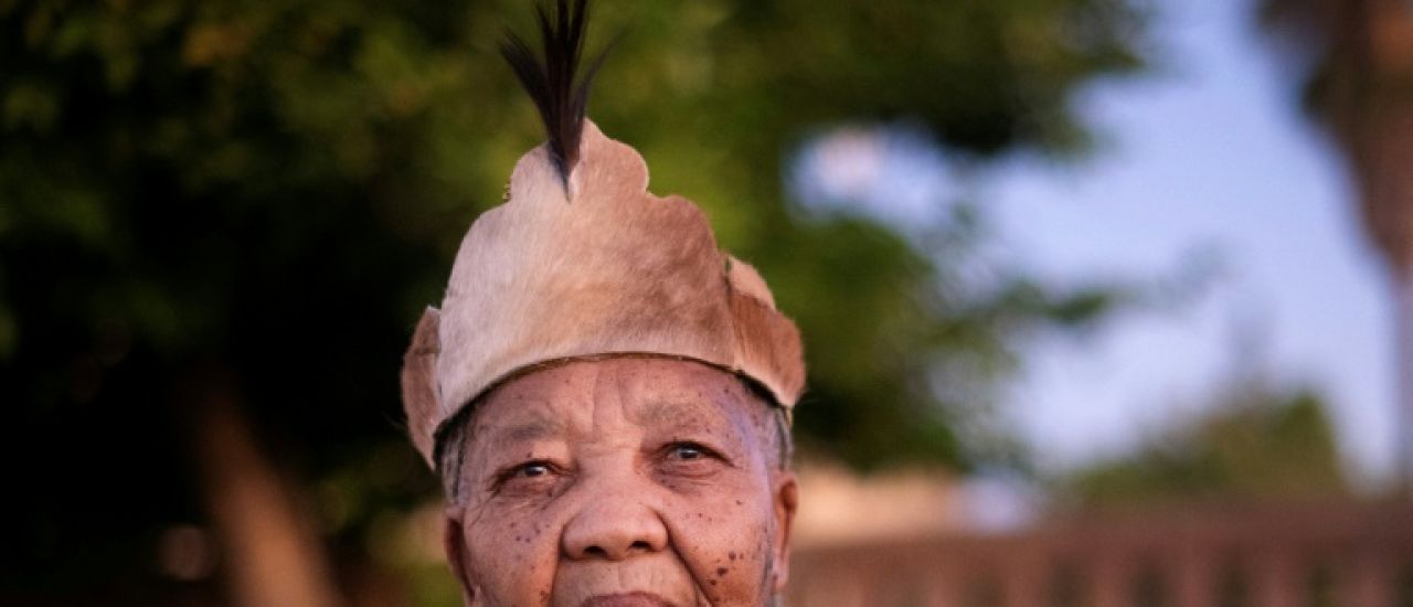 Afrique du Sud : la dernière locutrice native du N|uu, une langue en quête de survie Afrique du Sud : la dernière locutrice native du N|uu, une langue en quête de survie