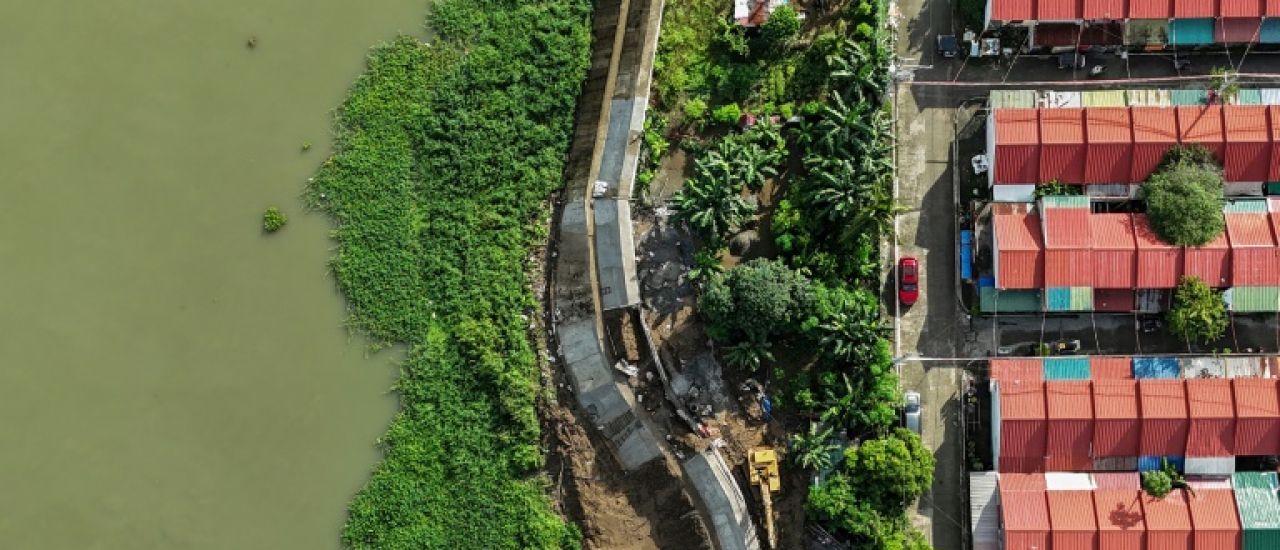 Aux Philippines, la corruption autour des digues "fantômes" fait des vagues