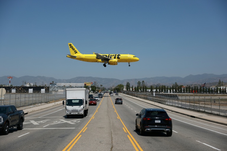 Le secteur aérien se mobilise après l'arrêt immédiat de la compagnie américaine Spirit Airlines