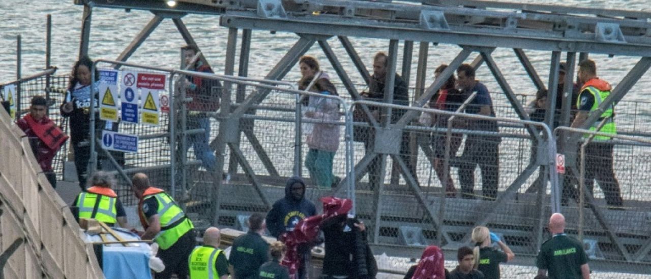 Des passeurs présumés jugés pour un naufrage meurtrier dans la Manche en 2023