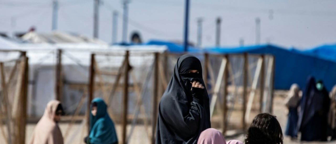 Au procès de trois revenantes de Syrie, la nièce des frères Clain présente ses "excuses" aux victimes de l'EI