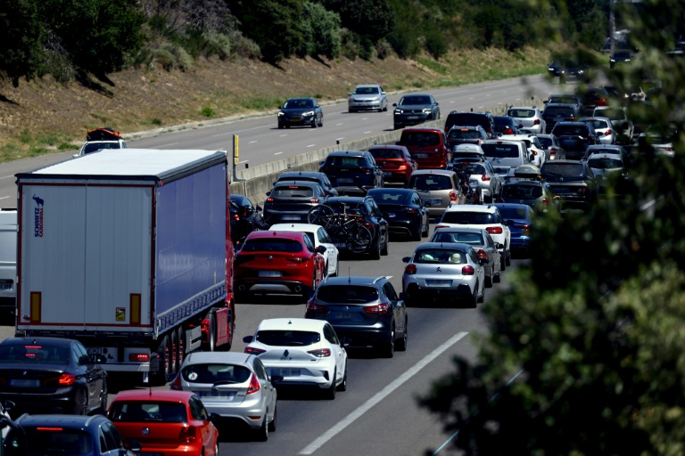 Départs en vacances: pic de plus de 850 km de bouchons