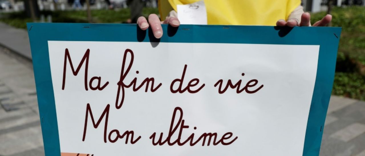 Le procès de militants du suicide assisté, tribune pour l'aide à mourir