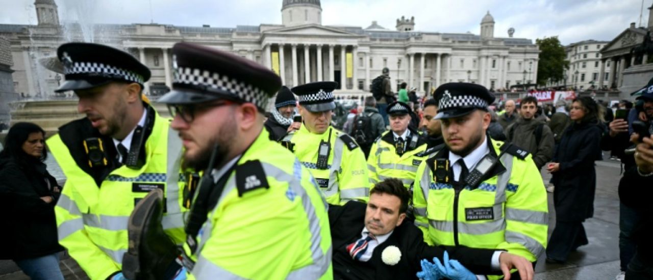 Royaume-Uni: l'interdiction critiquée d'un groupe propalestinien devant la justice