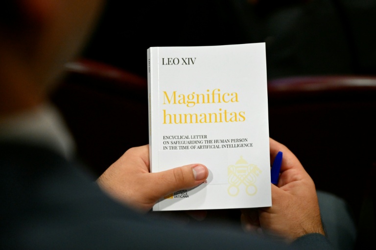 Le pape lance un puissant appel à "désarmer" l'IA pour "l'empêcher de dominer l'humain"