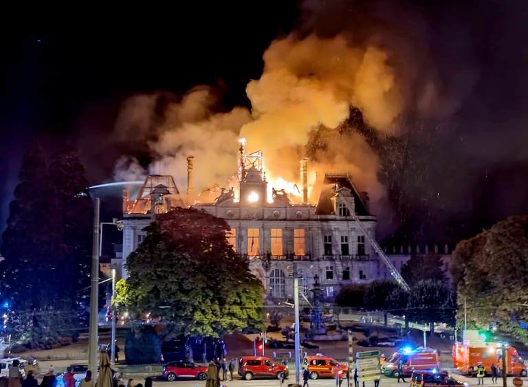Scènes de chaos et pillages à l'issue des manifestations contre la "vie chère"