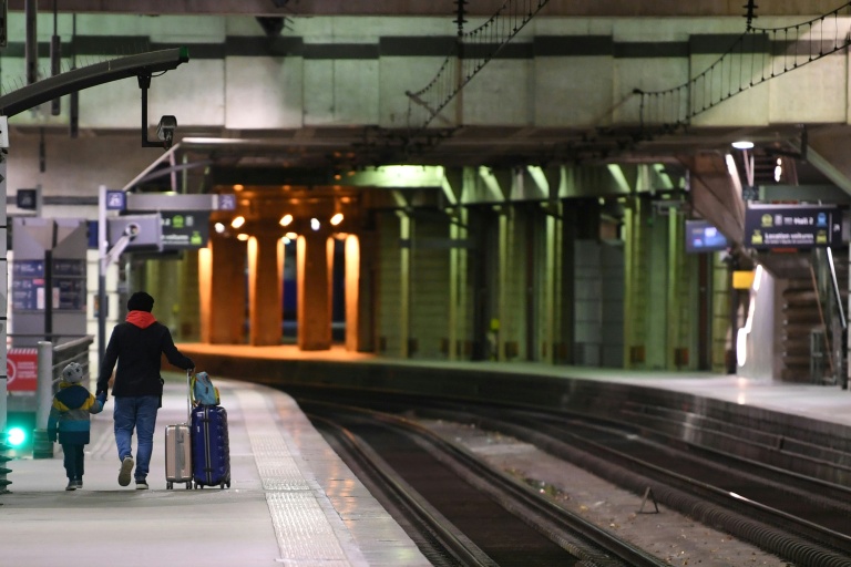 Face à la dénatalité, un rapport prône une "révolution" de la politique familiale