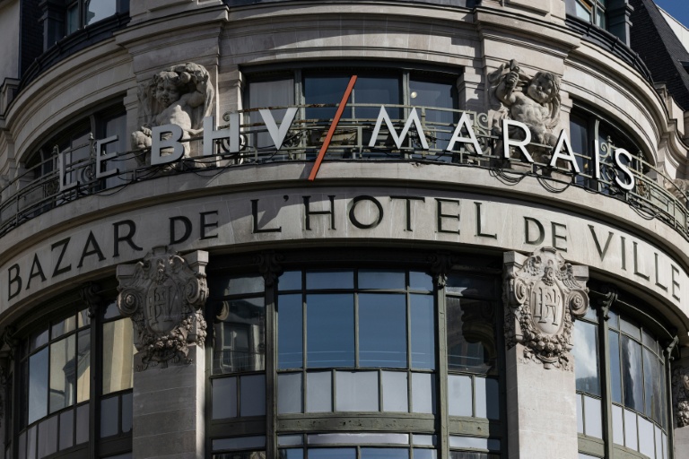 Rayons vides et clients dépités: la sinistrose au BHV au lendemain du choc