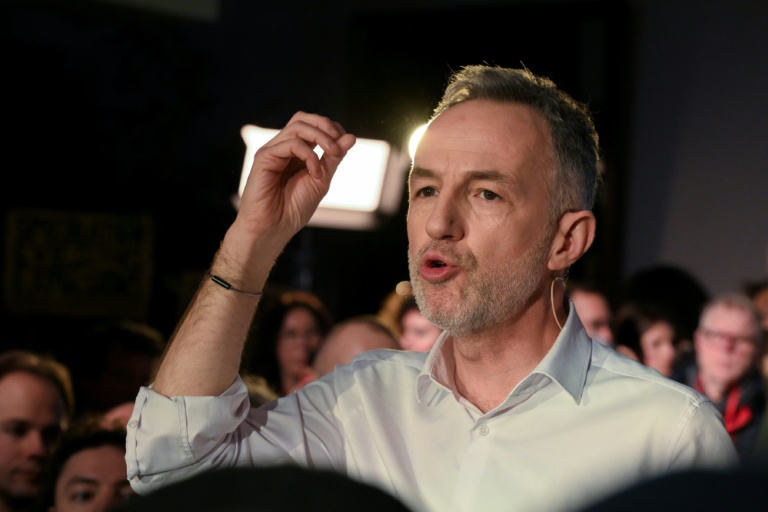 Municipales à Paris: Grégoire promet un "choc d'offre" pour le logement