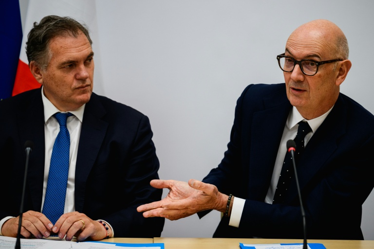 Aérien: "aucune crainte" de pénurie de kérosène en mai et juin, assure Lescure