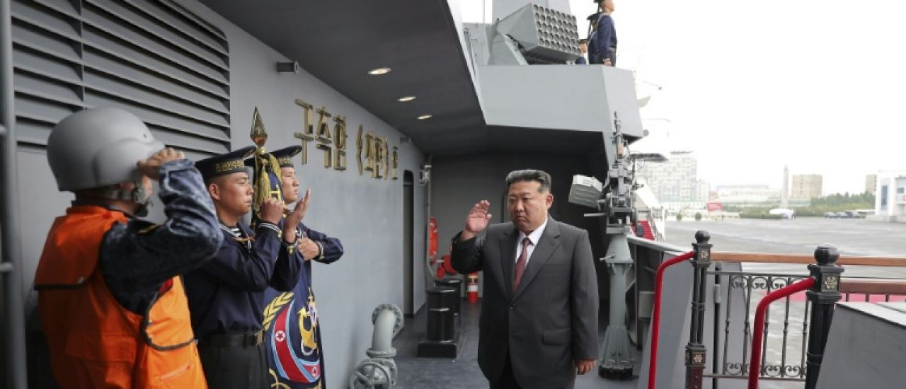 Corée du Nord: Kim Jong Un inspecte un nouveau destroyer de 5.000 tonnes Corée du Nord: Kim Jong Un inspecte un nouveau destroyer de 5.000 tonnes