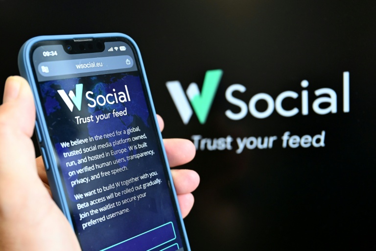 Le réseau social W, concurrent européen de X, lance sa version publique