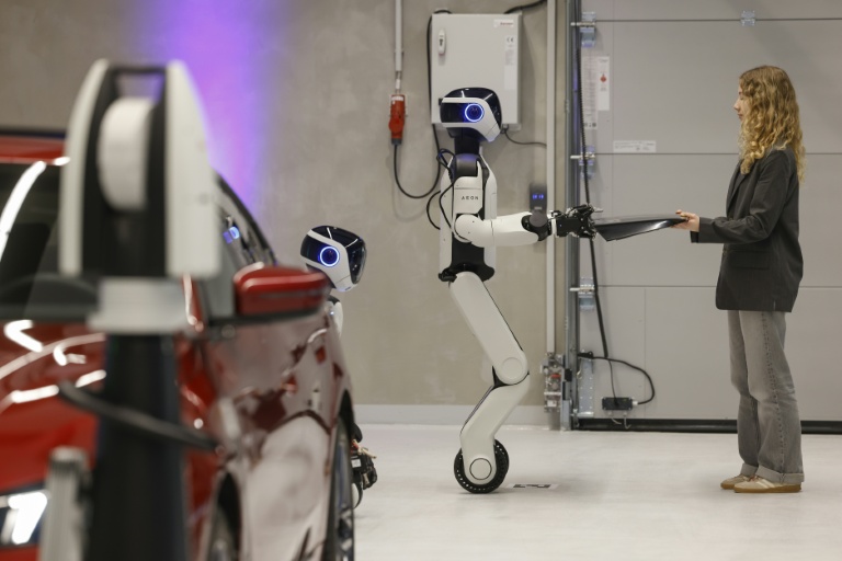 BMW mise sur des robots humanoïdes pour aider ses employés en usine