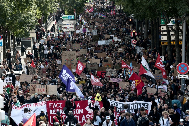 Crise sociale : une mobilisation toujours forte dans un contexte tendu