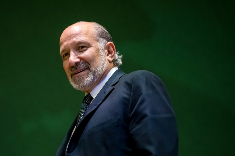 Le ministre Lutnick reconnaît un déjeuner sur l'île d'Epstein et garde le soutien de Trump