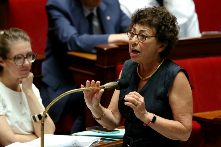 Loi d'urgence agricole: le texte adopté, la ministre Barbut va présenter sa démission