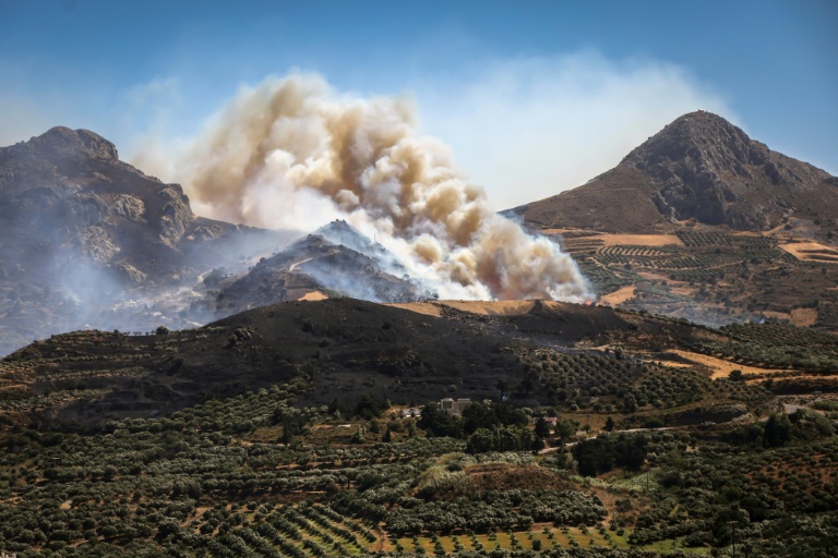 La Grèce frappée par de nouveaux incendies