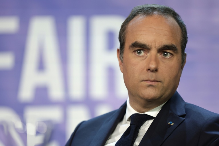 Lecornu agite le chiffon rouge d'une crise financière avant un budget de "redressement"