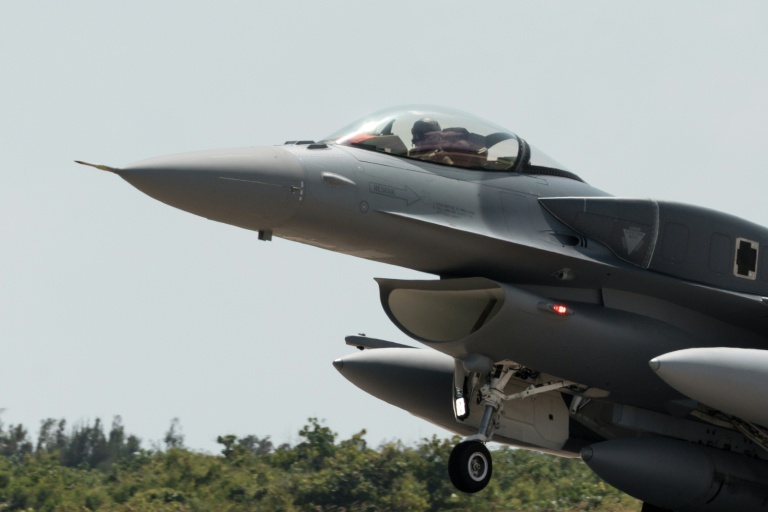 Taïwan reçoit ses deux premiers avions de combat américains F-16V
