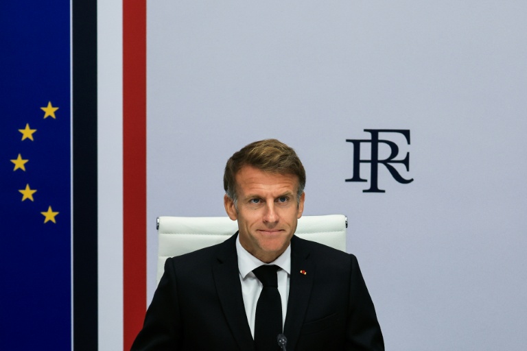 Violences en manifestations : Macron répond, les oppositions fustigent l'allocution