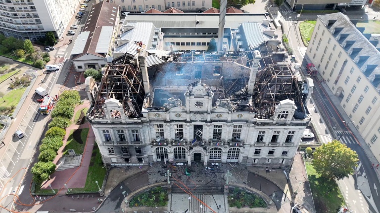 Limoges: des milliers de personnes rassemblées après l'incendie, Lisnard cible LFI