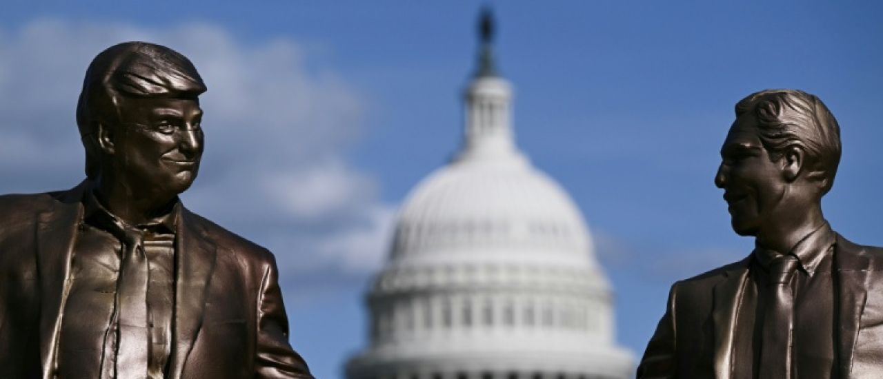 Une statue satirique de Trump et Epstein main dans la main réinstallée près du Capitole Une statue satirique de Trump et Epstein main dans la main réinstallée près du Capitole