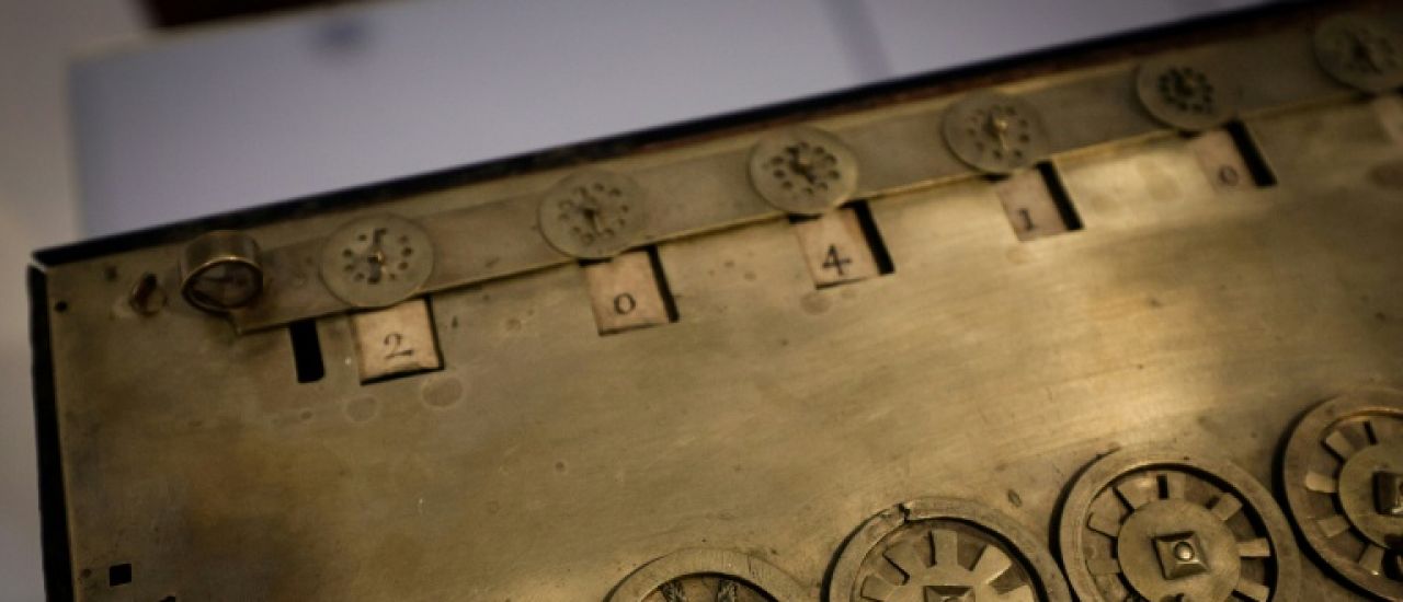 Enchères: la justice suspend toute exportation de la machine à calculer inventée par Blaise Pascal