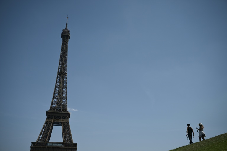 Canicule: la tour Eiffel fermera mardi dès 16H00, au lieu de 00H45