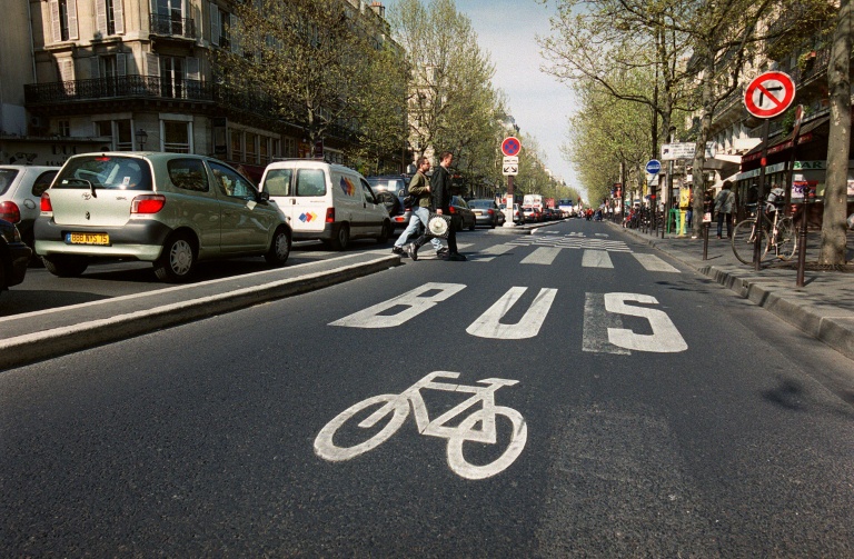 Bus ou tramway, attention danger pour les piétons, cyclistes et automobilistes