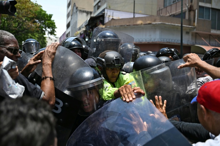 Venezuela: la police disperse des manifestants qui réclamaient des augmentations de salaire