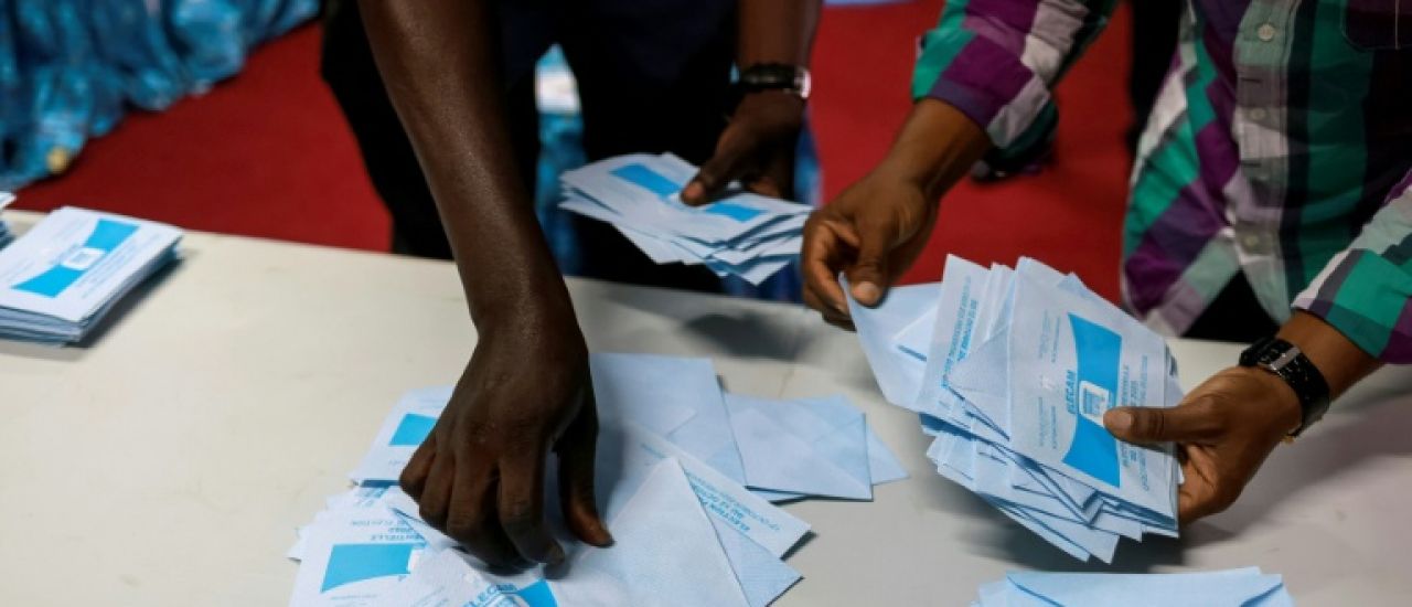 Présidentielle au Cameroun: duel Biya/Tchiroma dans l'attente des résultats