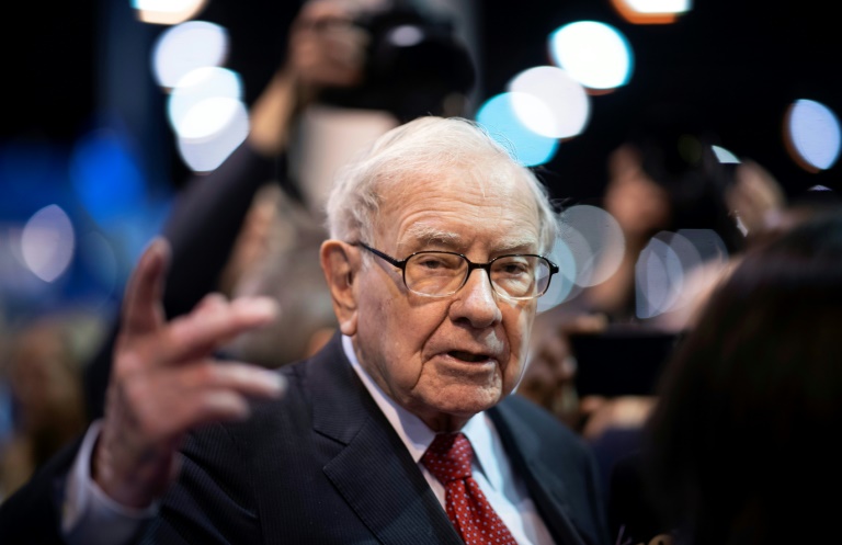 Warren Buffett quitte la présidence de Berkshire, reste président émérite