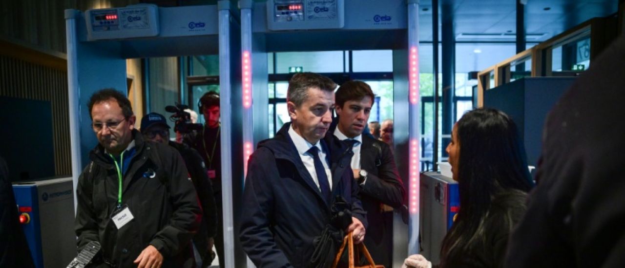 Le maire de Saint-Etienne nie tout chantage à la sextape, son ex-directeur de cabinet l'accable