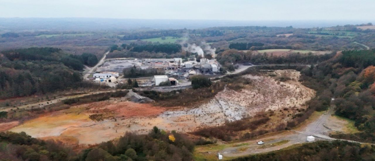Enquête élargie sur les risques d'une carrière d'Imerys accusée de pollution