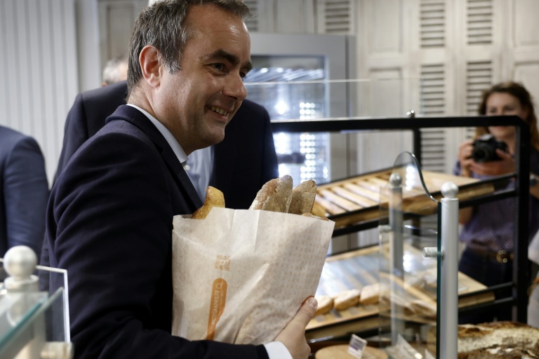 1er-Mai: Lecornu achète son pain dans une boulangerie de Haute-Loire