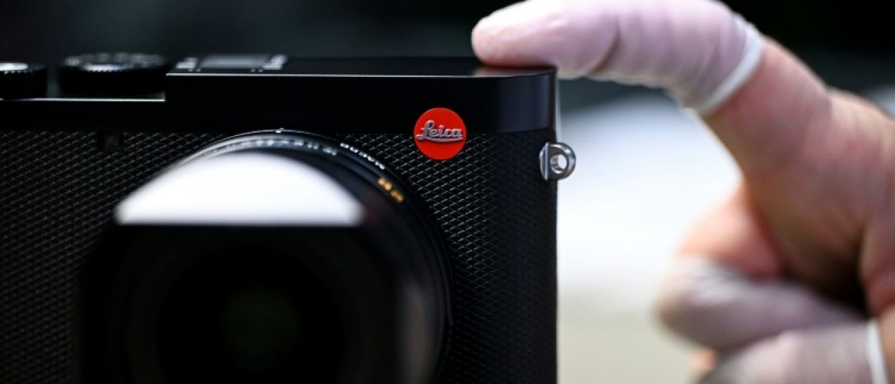 Un appareil photo Leica ayant appartenu au pape François adjugé 6,5 millions d'euros