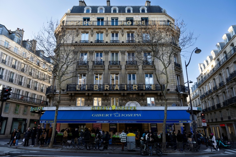 Les librairies Gibert, victimes du marasme du livre, parient sur l'occasion