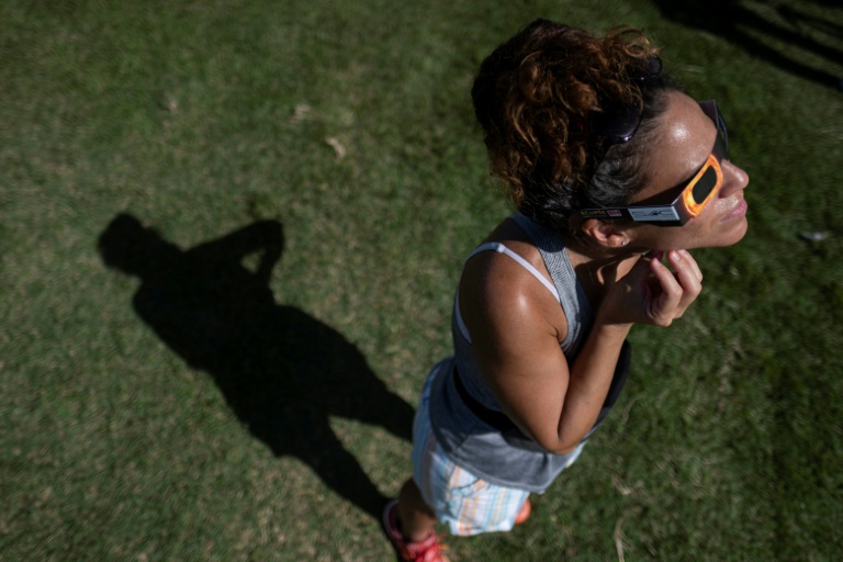 Lunettes à éclipse: la Société astronomique de France appelle à la "vigilance"