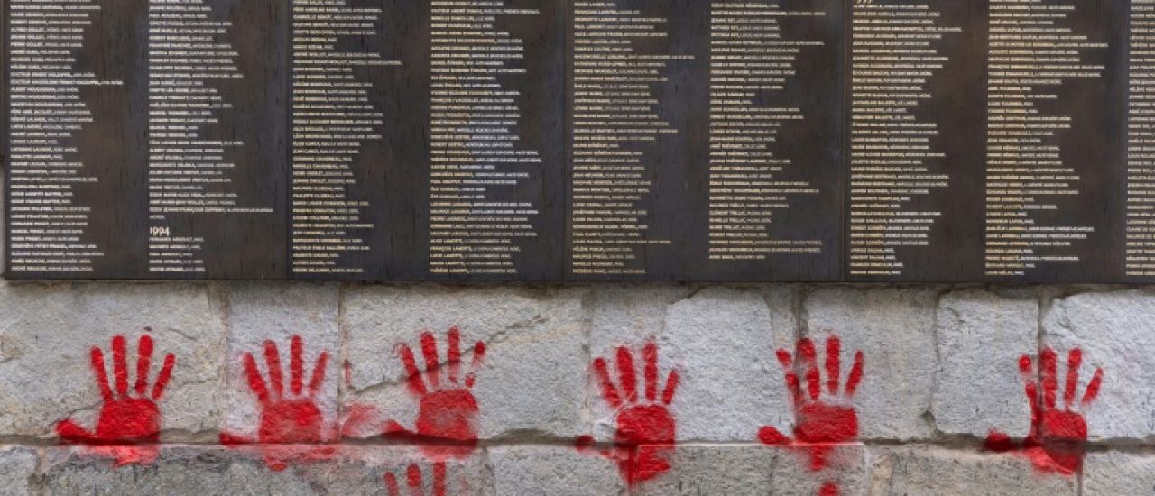 Mains rouges taguées sur le Mémorial de la Shoah: les Bulgares se présentent comme de "simples exécutants" Mains rouges taguées sur le Mémorial de la Shoah: les Bulgares se présentent comme de "simples exécutants"