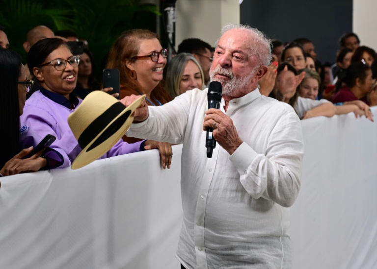 Brésil: "en pleine forme", Lula se lance à 80 ans dans sa dernière bataille