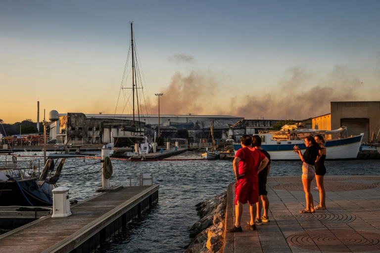 Les incendies dans le Sud marquent le pas, Nuñez attendu dans l'Aude