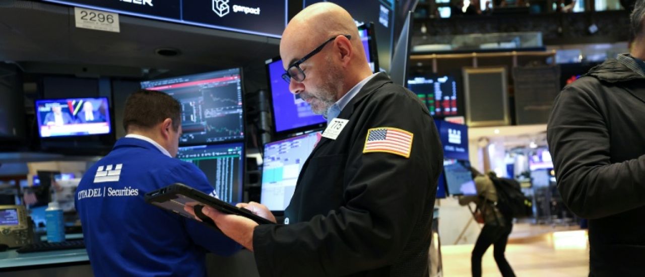Wall Street sur ses gardes, entre valorisations records et incertitudes commerciales