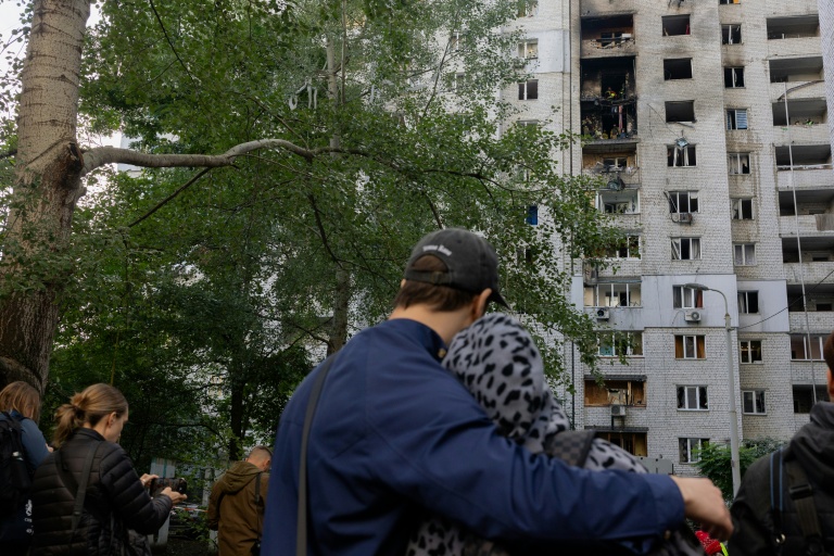 Ukraine: sept morts dans des frappes russes à Kiev, Poutine peu enclin à des négociations