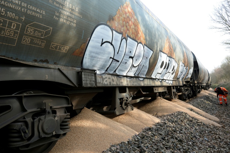 Blocage d'un train en Bretagne: des amendes contre sept militants écologistes