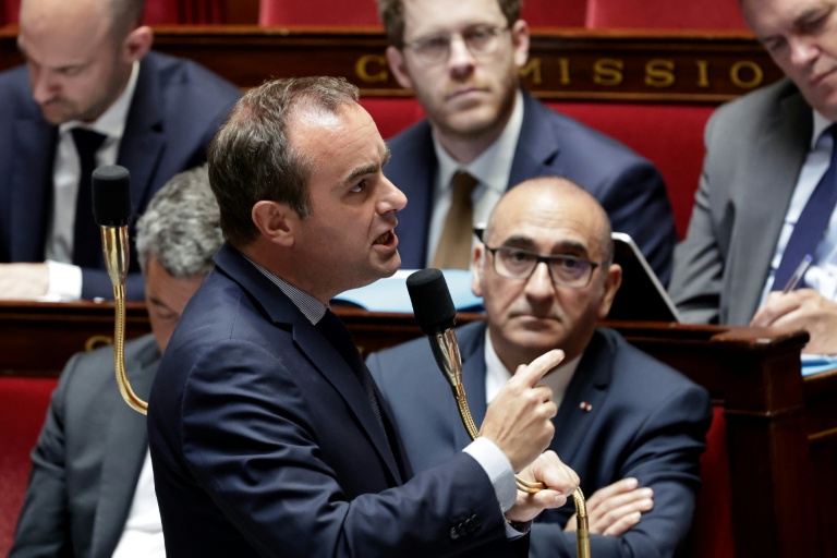 PSG: Lecornu dénonce l'"inversion des valeurs" qui consiste à incriminer les forces de l'ordre