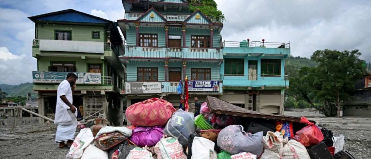 Les disparus dans les crues dévastatrices au Népal et en Chine