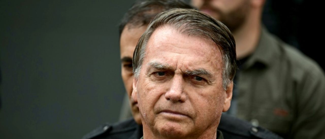 Brésil: Bolsonaro souffre d'un problème rénal et reste à l'hôpital