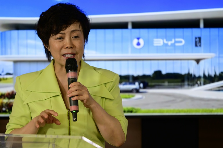 Maserati: BYD ne discute pas d'un partenariat avec Stellantis, assure la dirigeante du groupe chinois